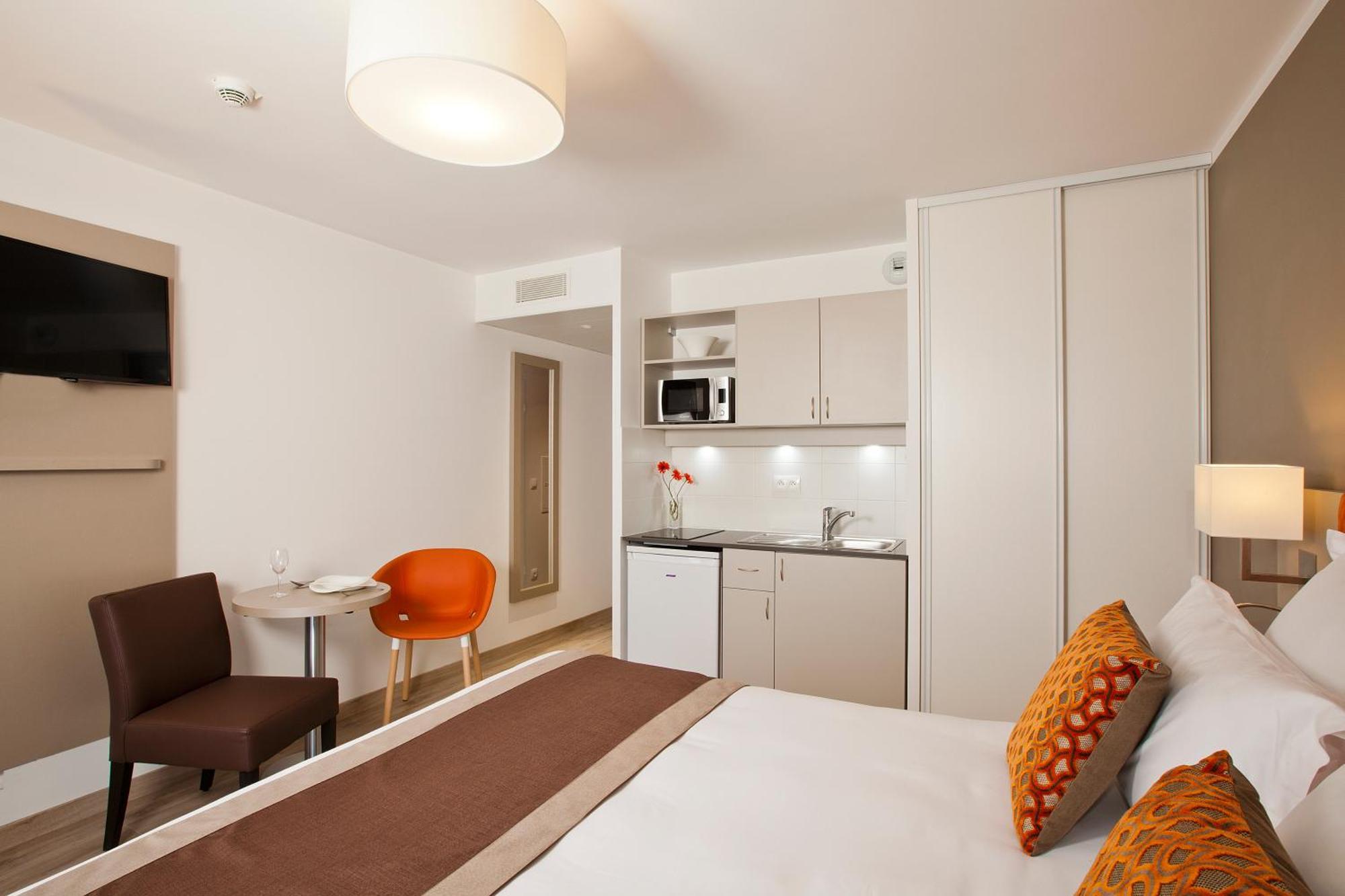 Studio with Double Bed or Twin Beds,843479825:JPEG