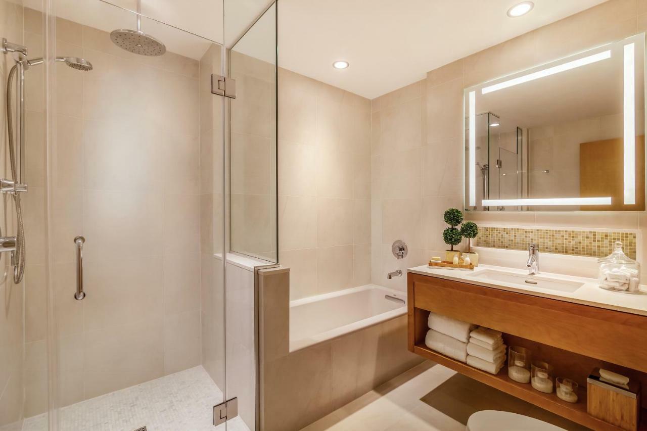 Deluxe Queen Room,1449026596:JPEG