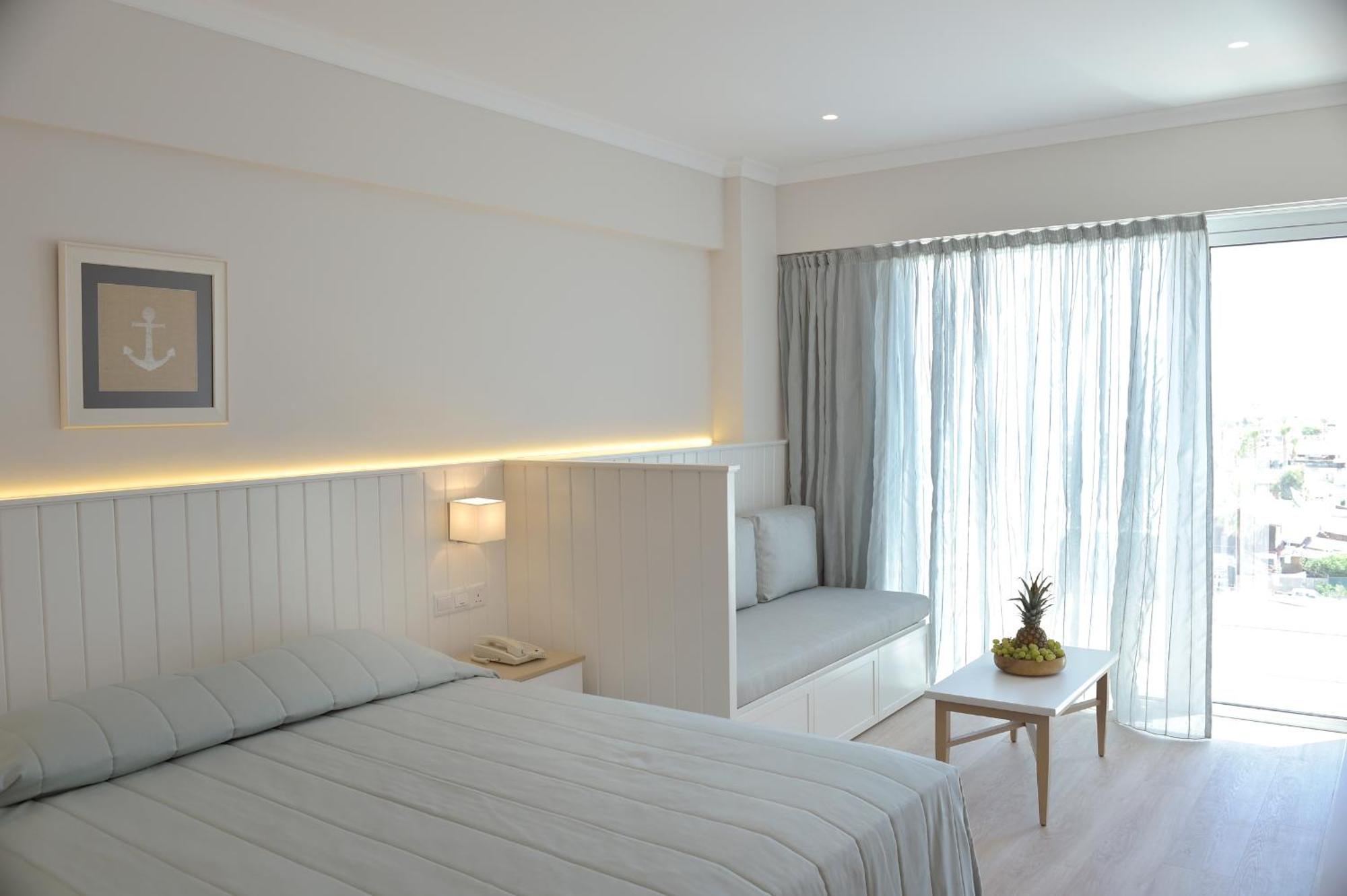 Superior Double Room Side Sea View