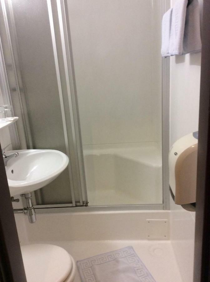 Twin Room Shower