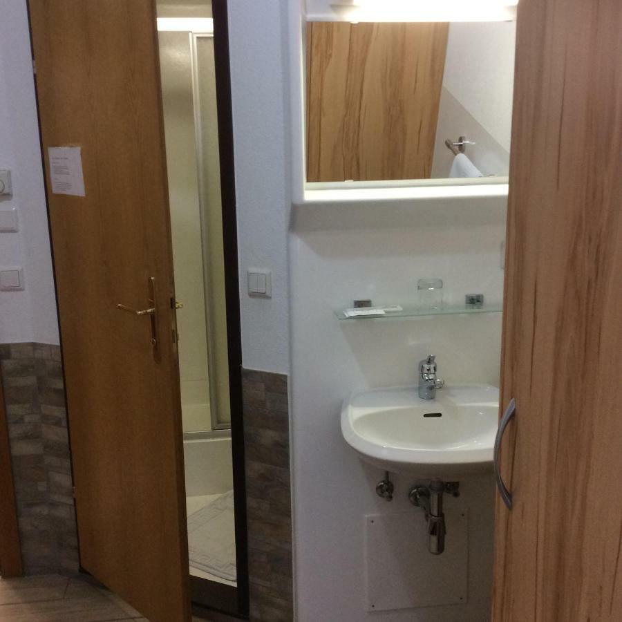 Standard Single Room Shower