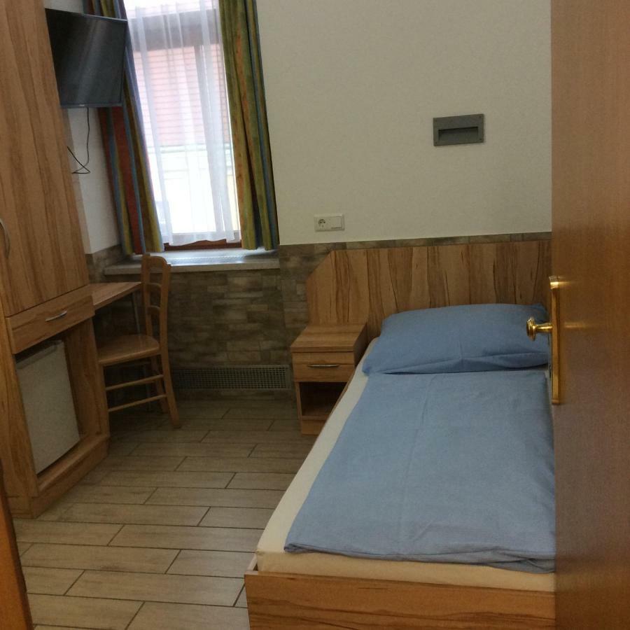 Standard Single Room Shower