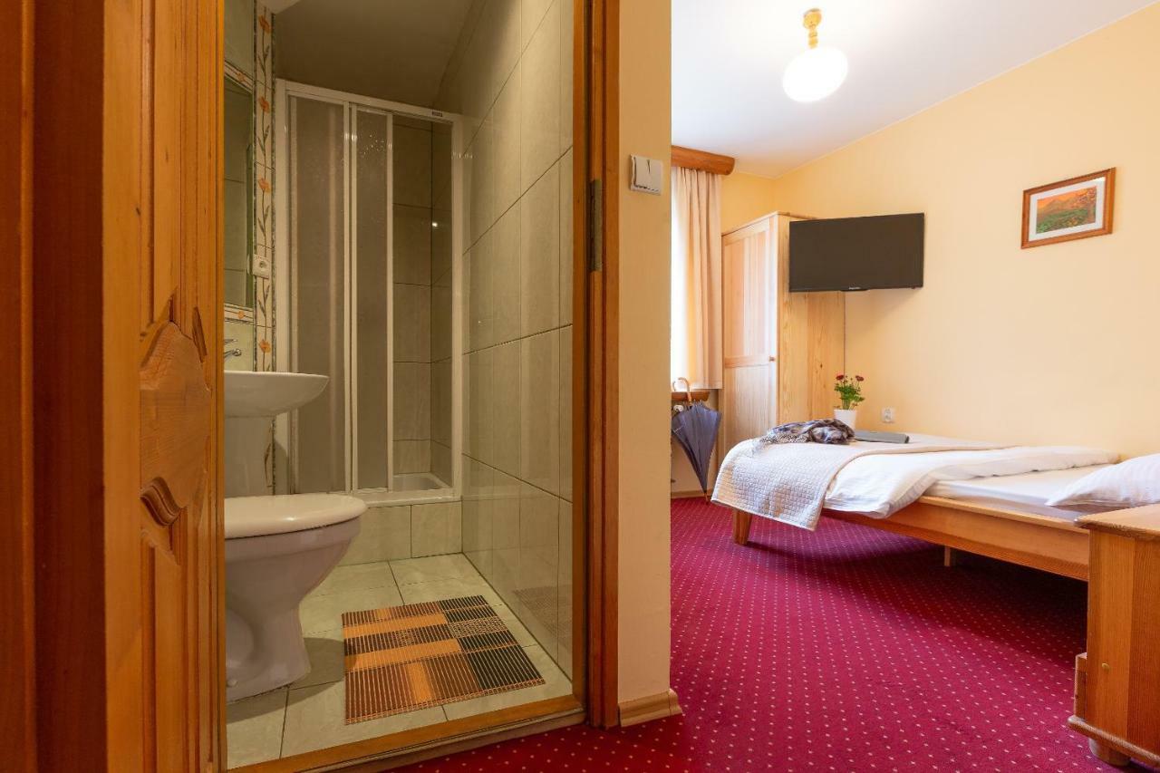 Single Room,862929830:JPEG