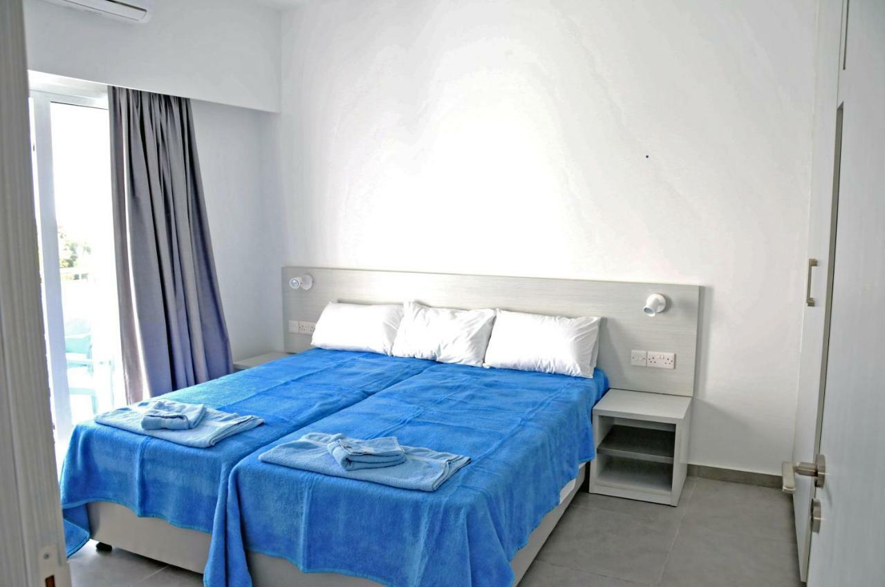 Deluxe One-Bedroom Apartment Pool View
