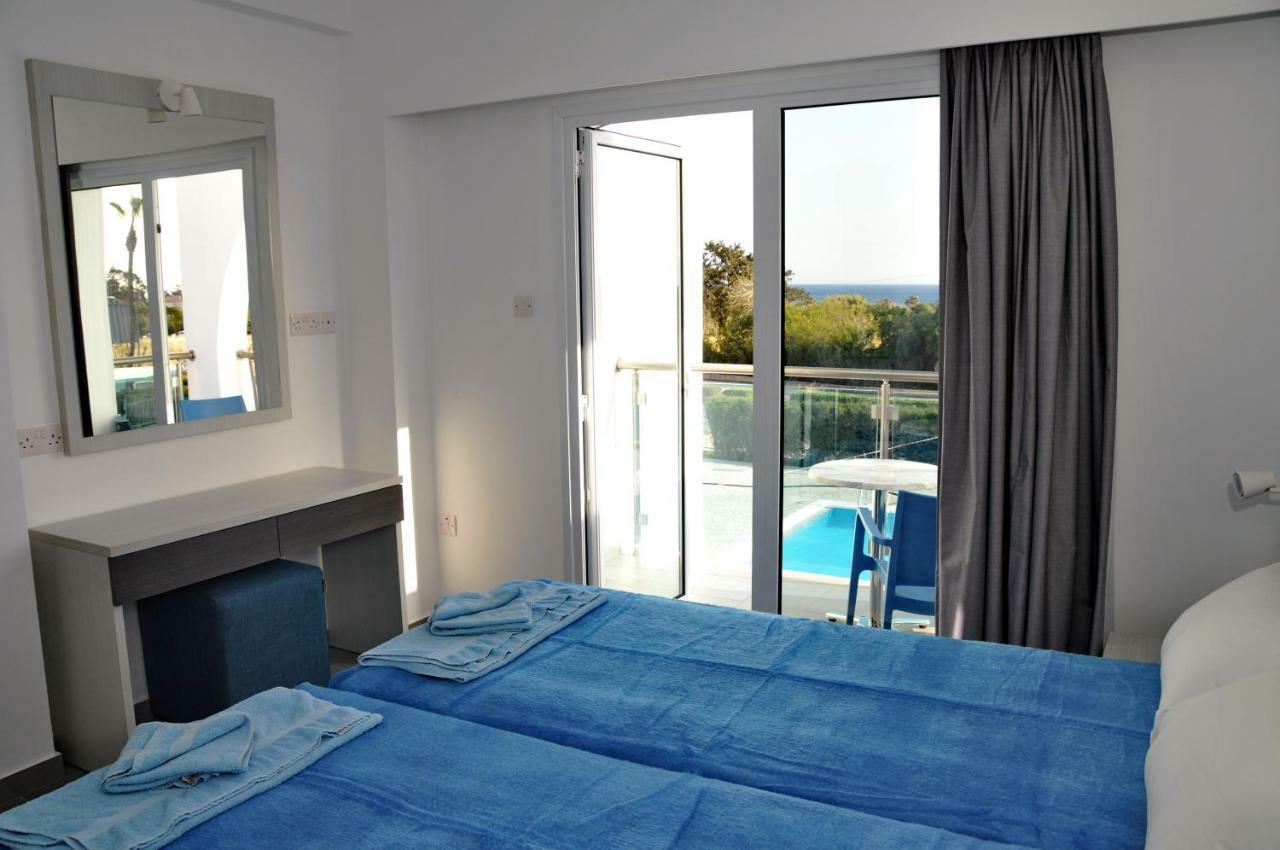 Deluxe One-Bedroom Apartment Pool View