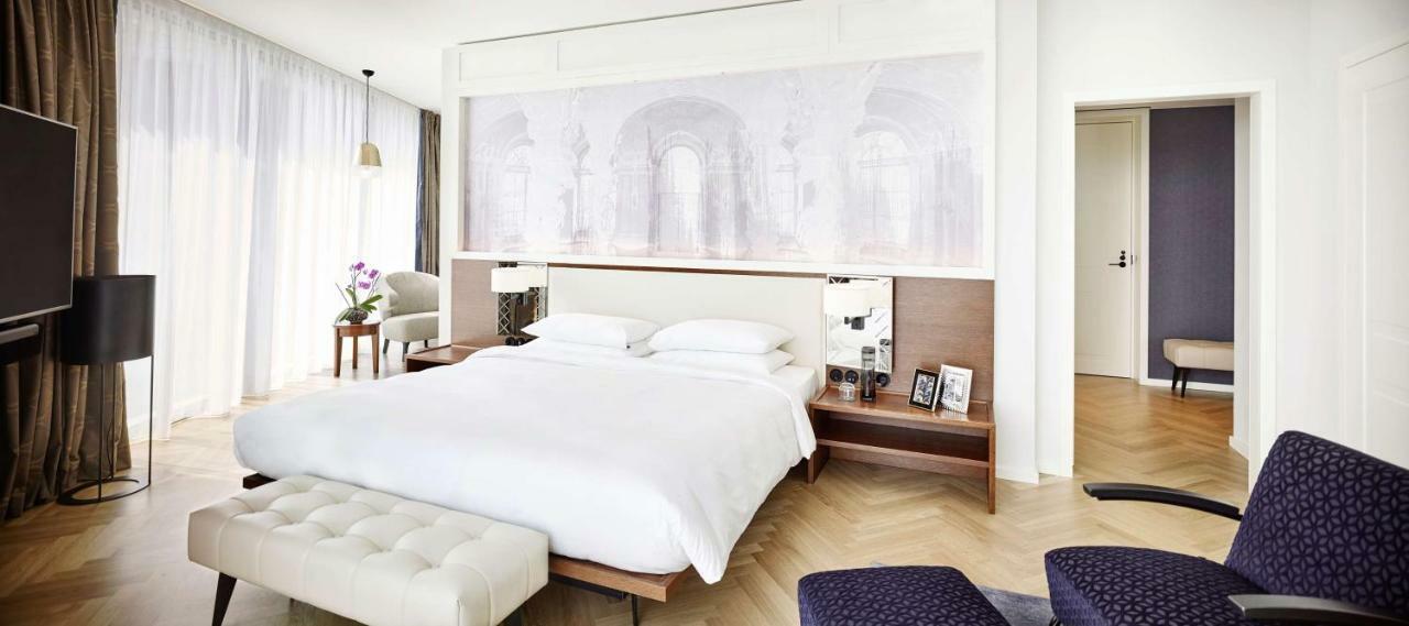 Premium King Suite Skyline View