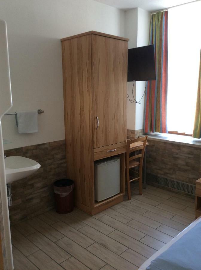 Standard Single Room Shower