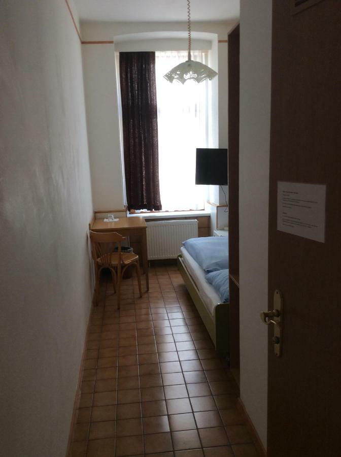 Standard Single Room Shower