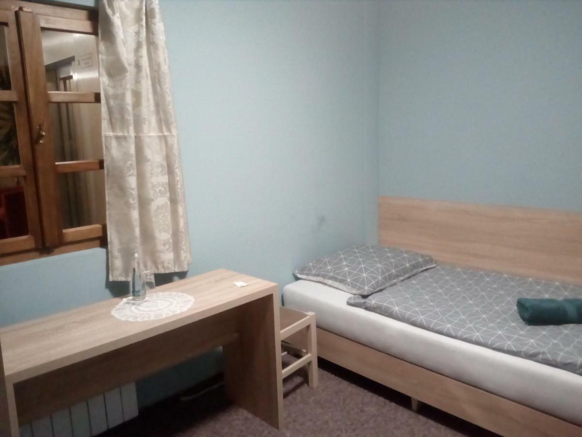 Single Room,894164578:JPEG