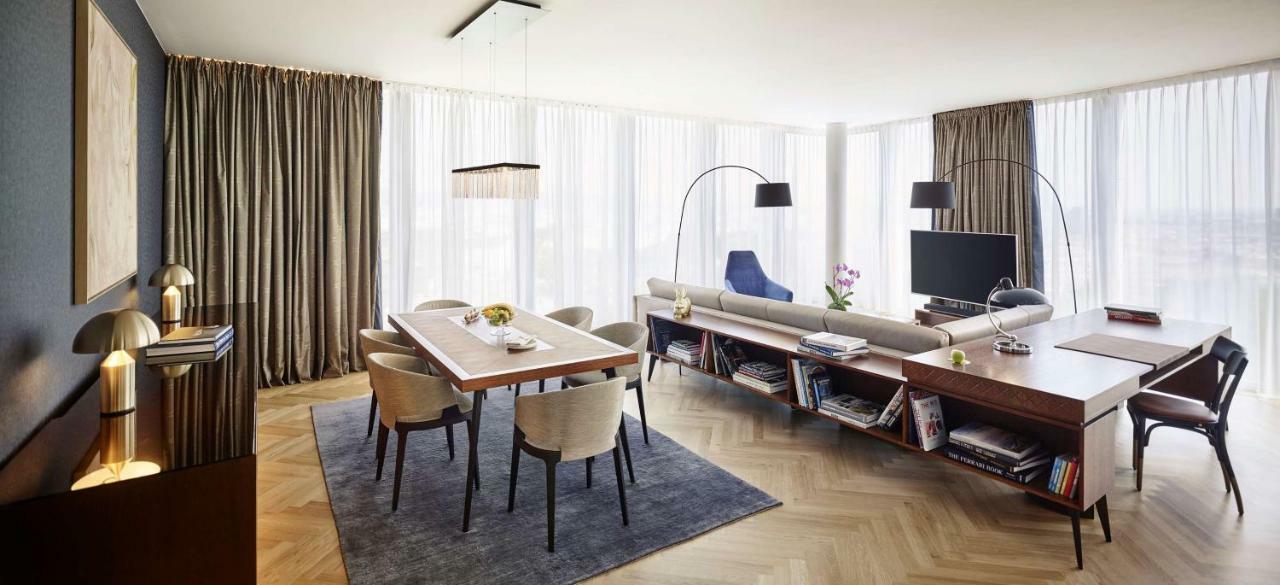 Premium King Suite Skyline View