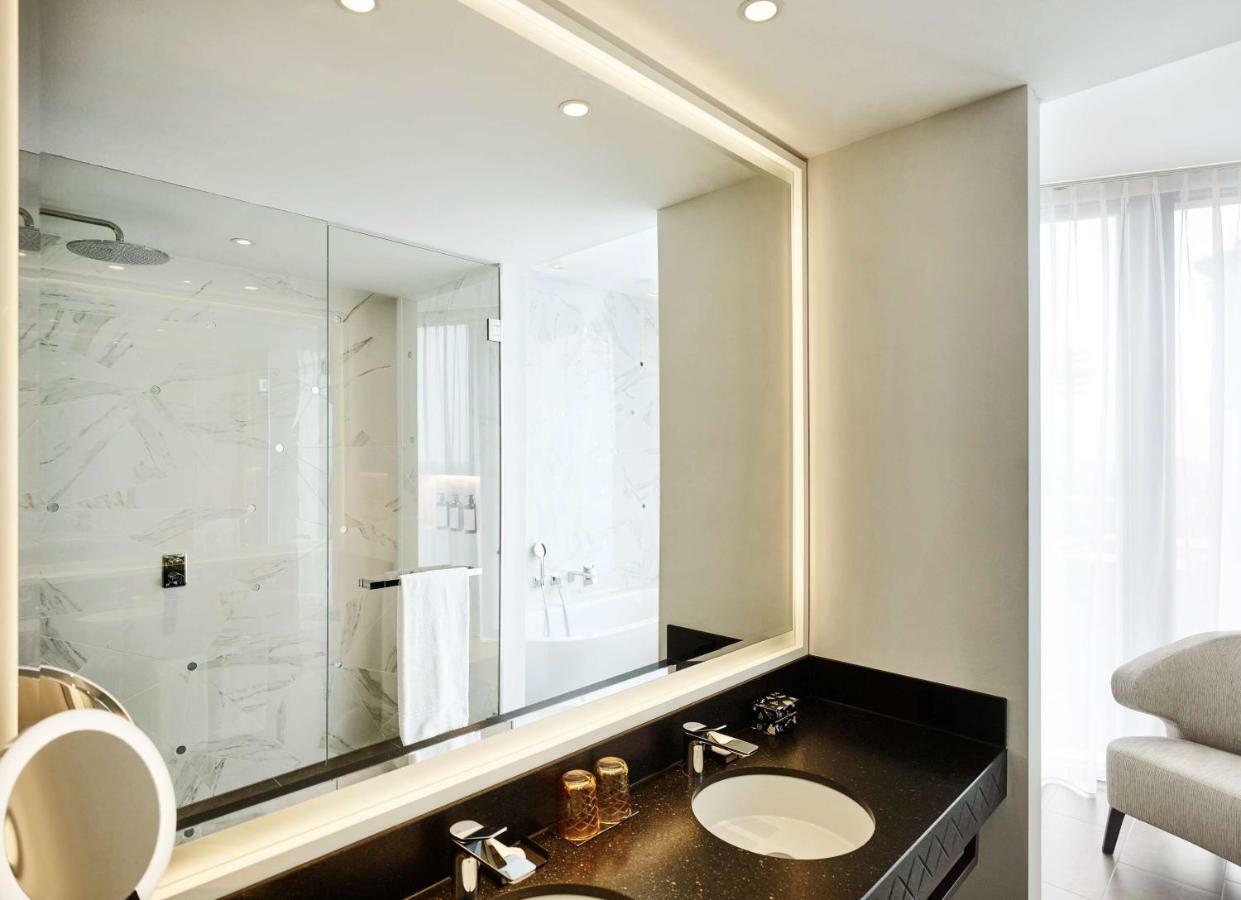 Premium King Suite Skyline View