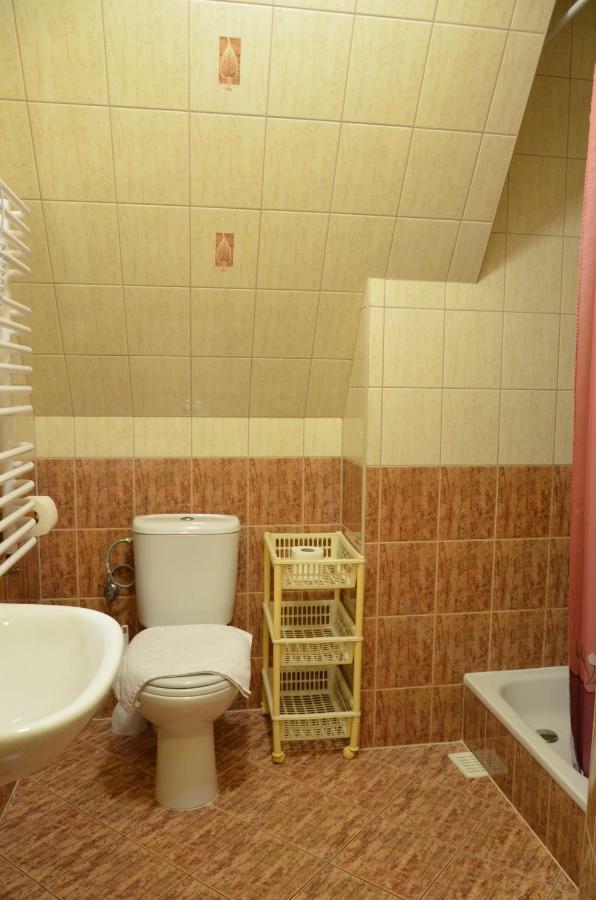 Family Studio,912872590:JPEG