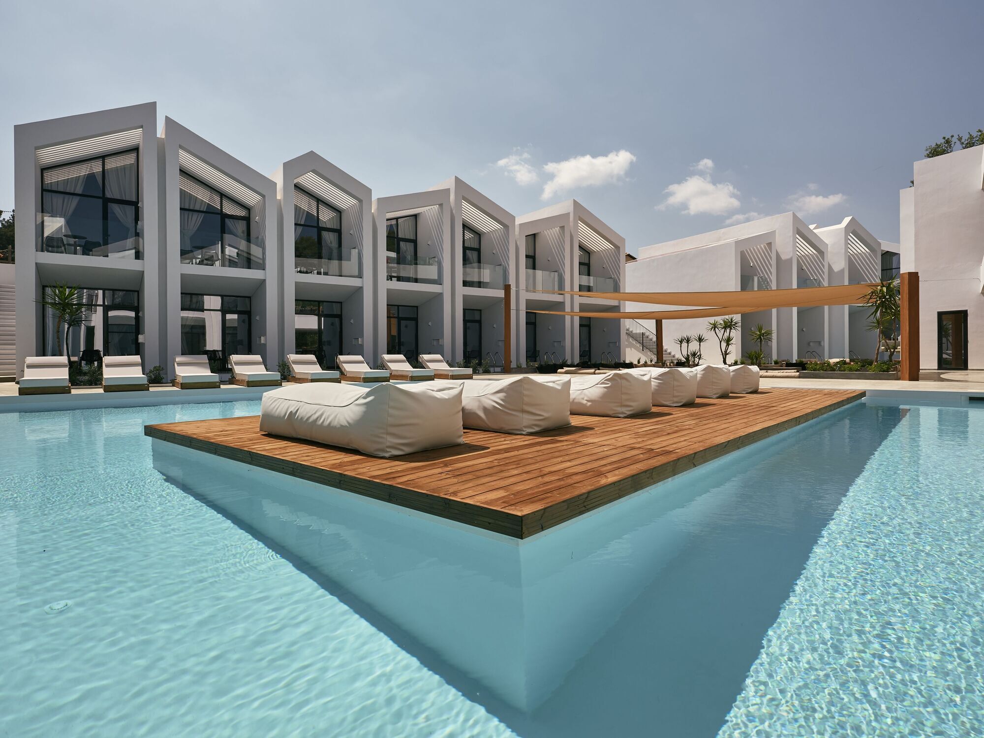 Double or Twin Swim Up Room