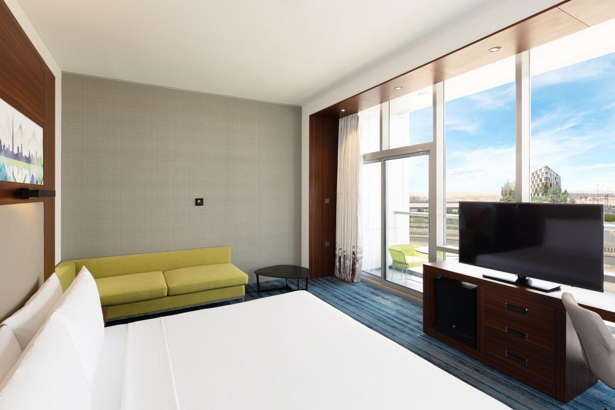Savvy Suite – King Bed Living Room Two Bathrooms Complimentary Shuttle to Expo Metro Station & Al Maktoum International Airport