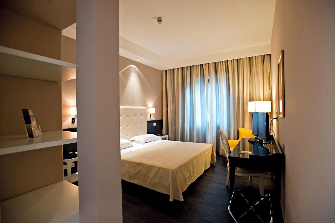 Superior Double or Twin Room,942750601:JPEG