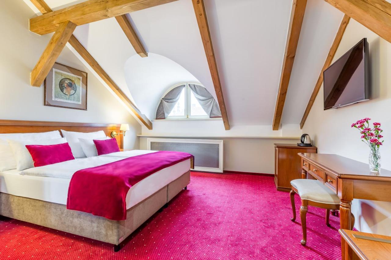 Deluxe Double Room,1643761919:JPEG