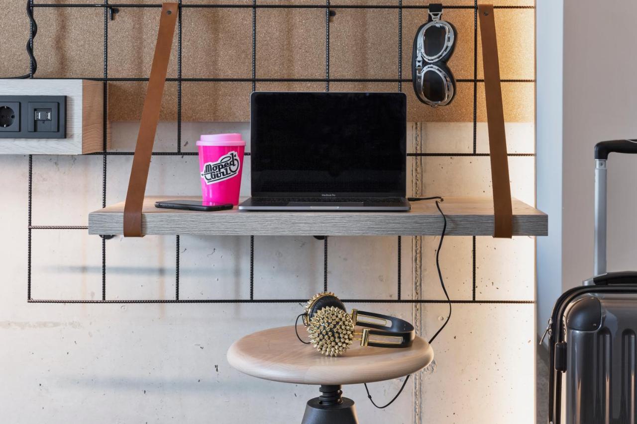 Queen Room,1385933105:JPEG