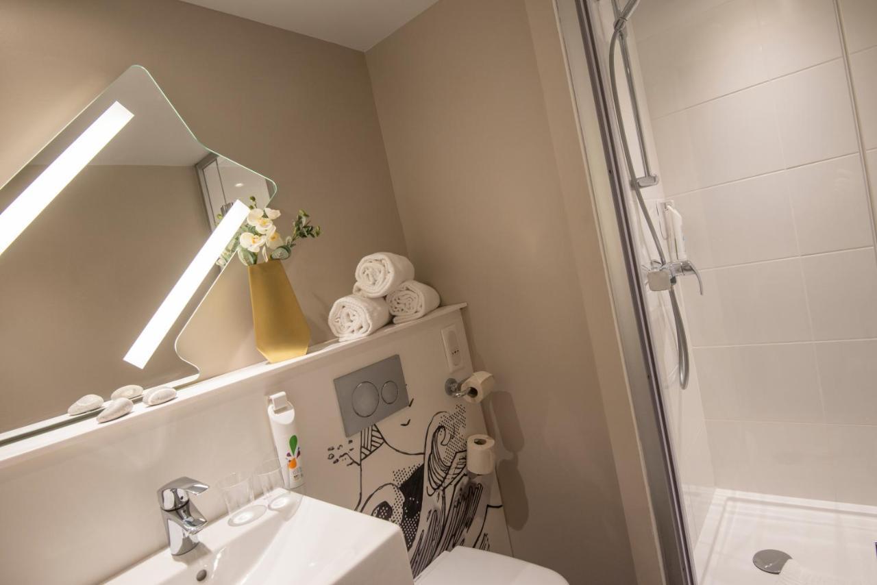 Triple Room with One Double and One Pull-Out Bed,933753325:JPEG
