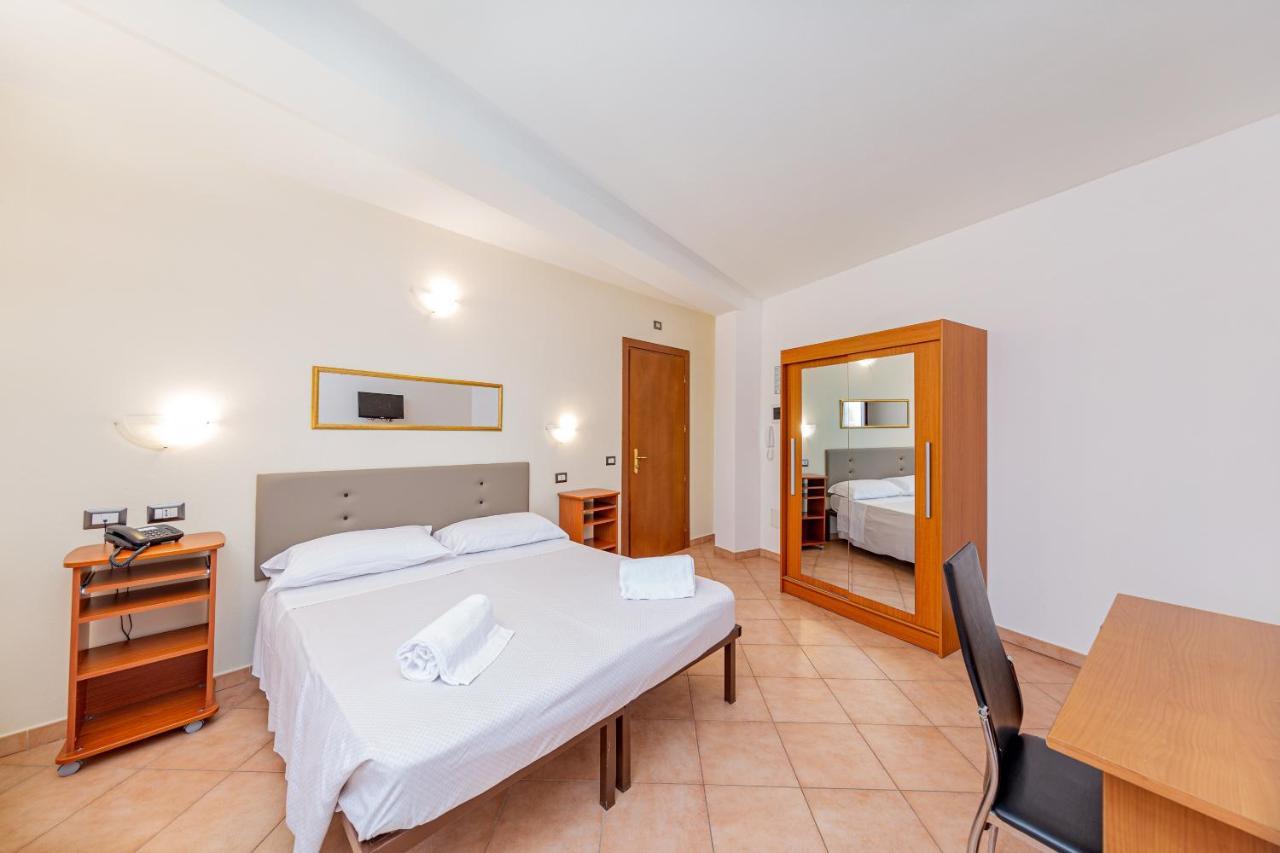 Economy Double or Twin Room,934275784:JPEG