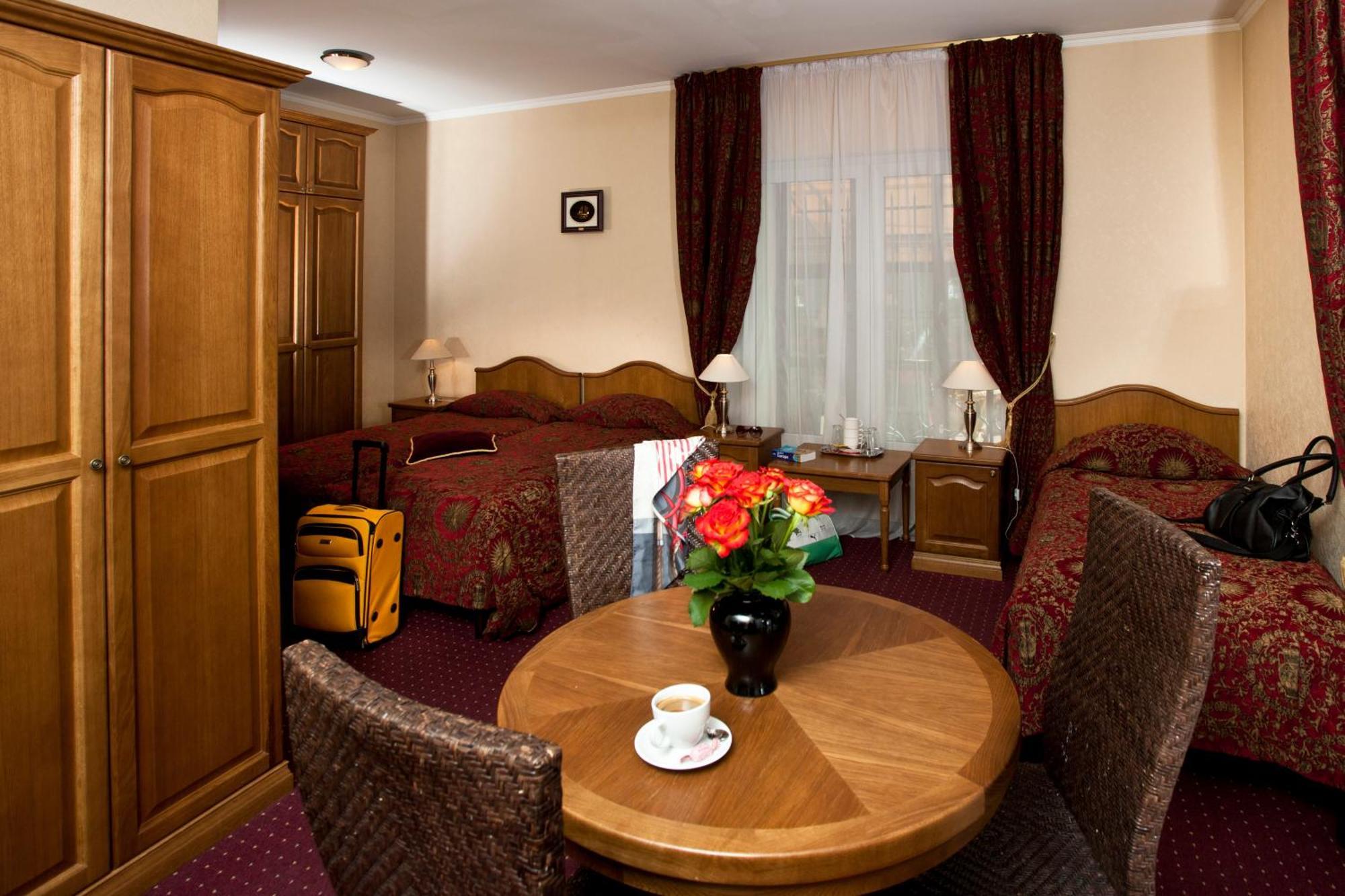 Triple Room