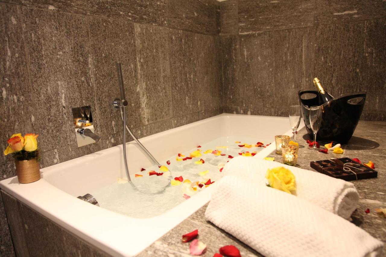 Suite,1209300319:JPEG