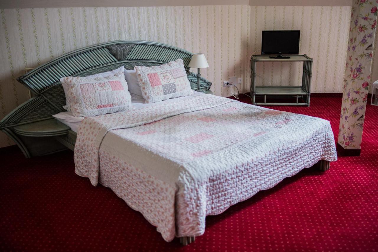 Two-Bedroom Apartment,943537495:JPEG