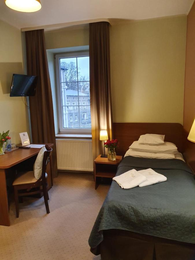 Single Room,947825113:JPEG
