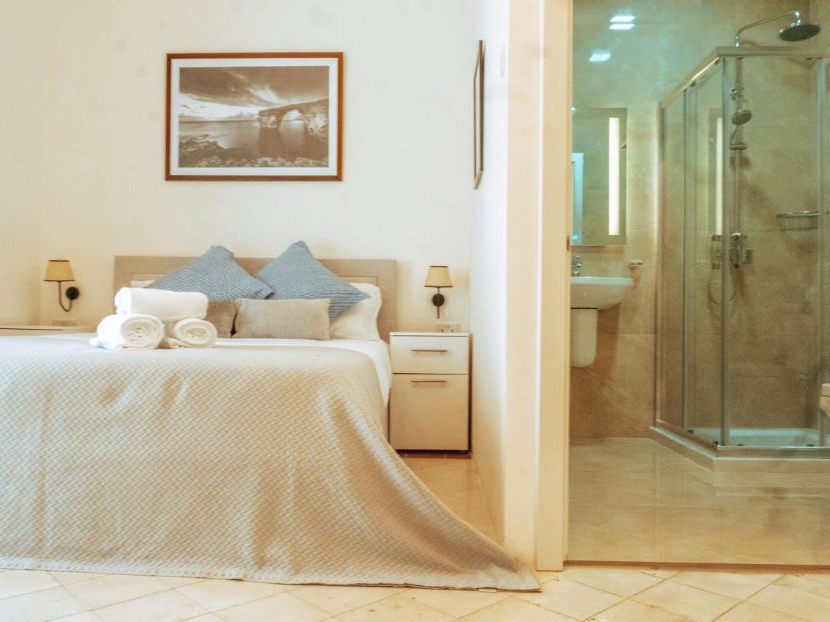 Double Room Private Bathroom