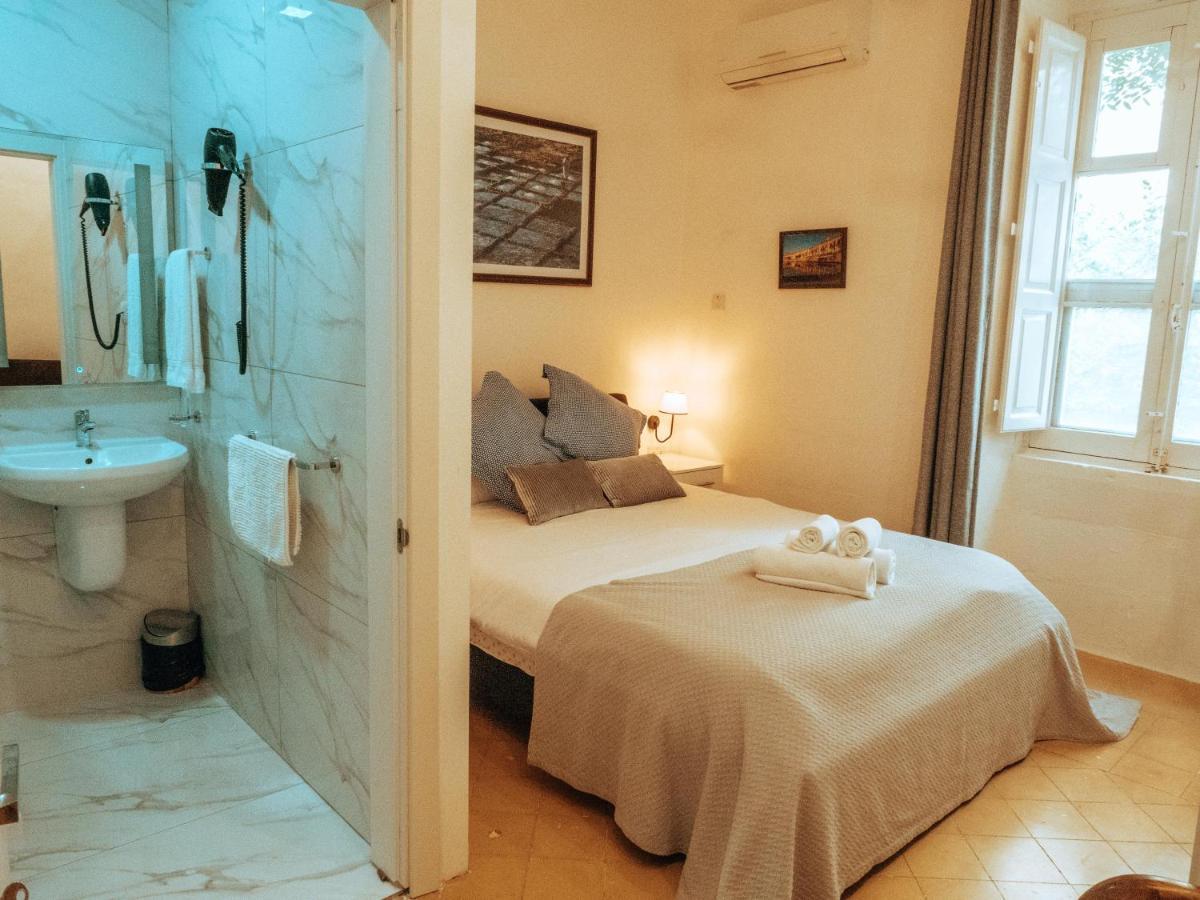 Double Room Private Bathroom