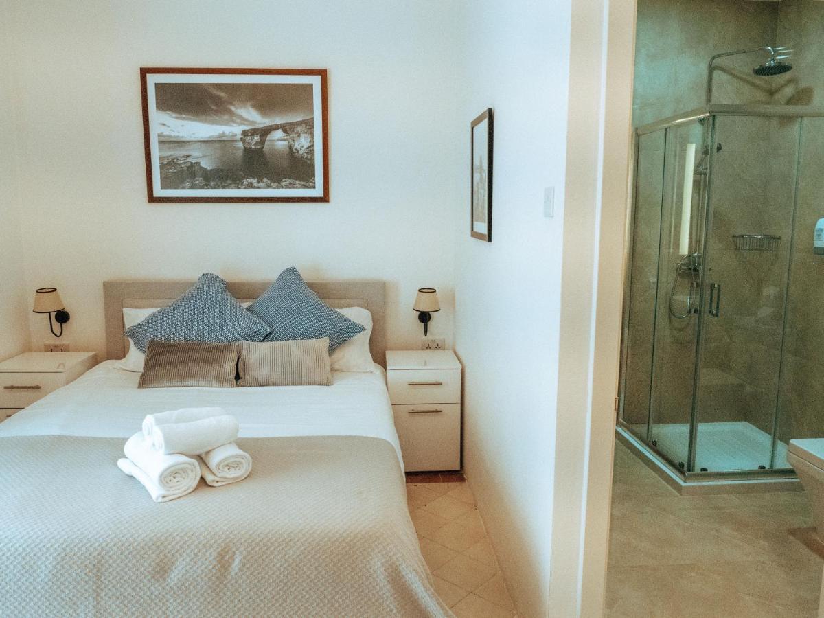 Double Room Private Bathroom
