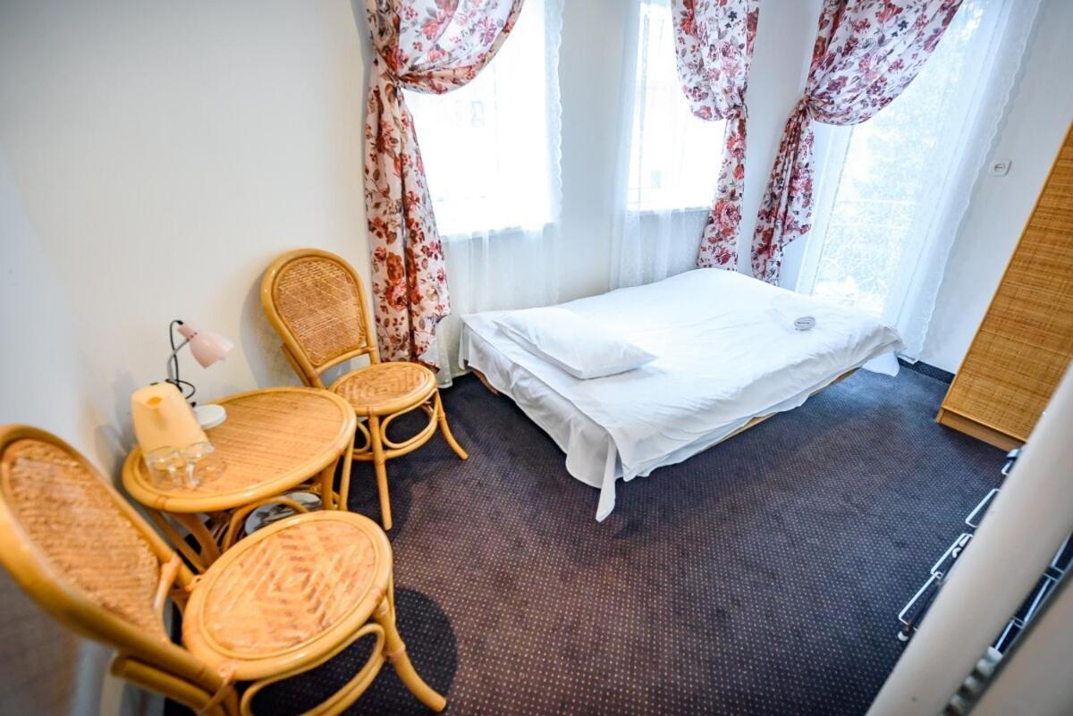 Standard Double Room with Shared Bathroom,959900281:JPEG