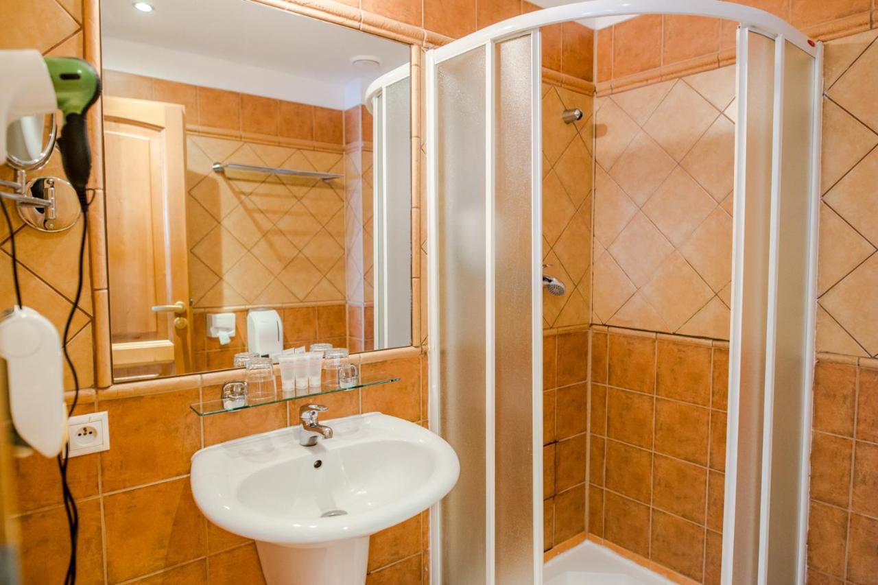 Triple Room,967510771:JPEG