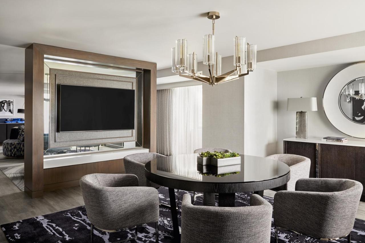 Dwupoziomowy apartament typu Suite z łóżkiem typu king-size na poddaszu