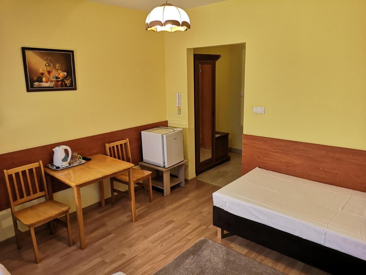 Single Room,963203983:JPEG