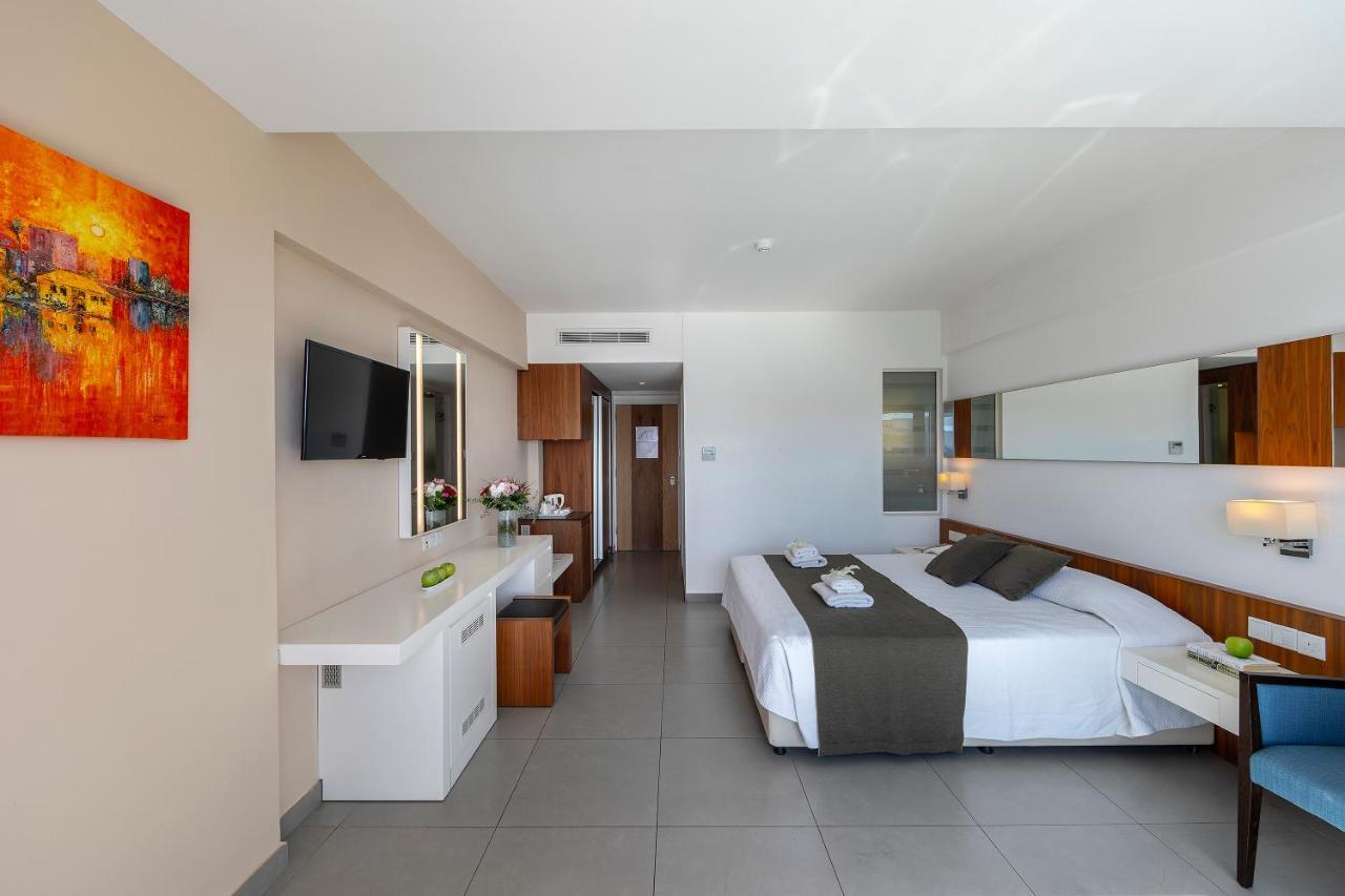 Superior Room Pool or Sea View