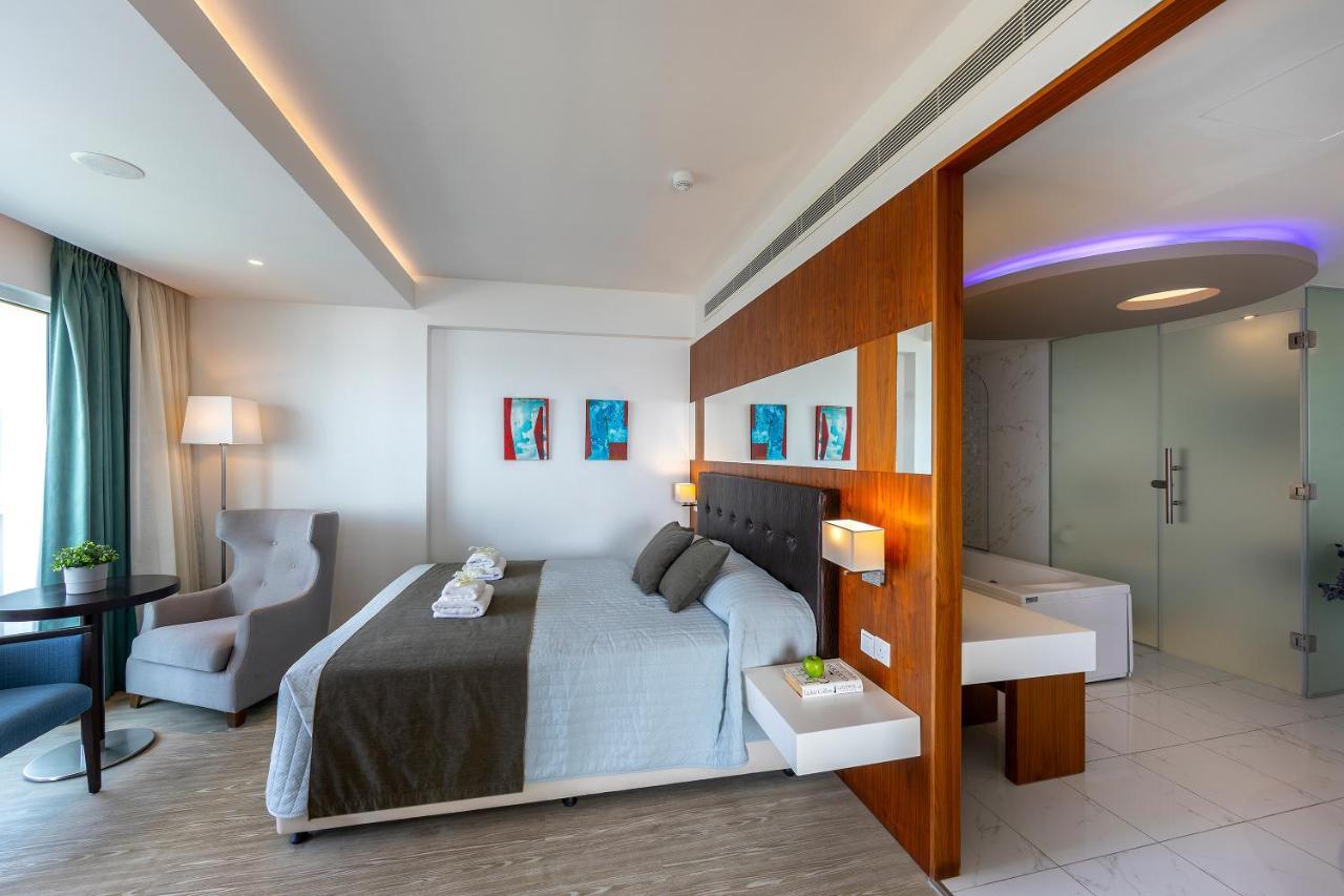 Grand Suite Sea View Outdoor Whirlpool