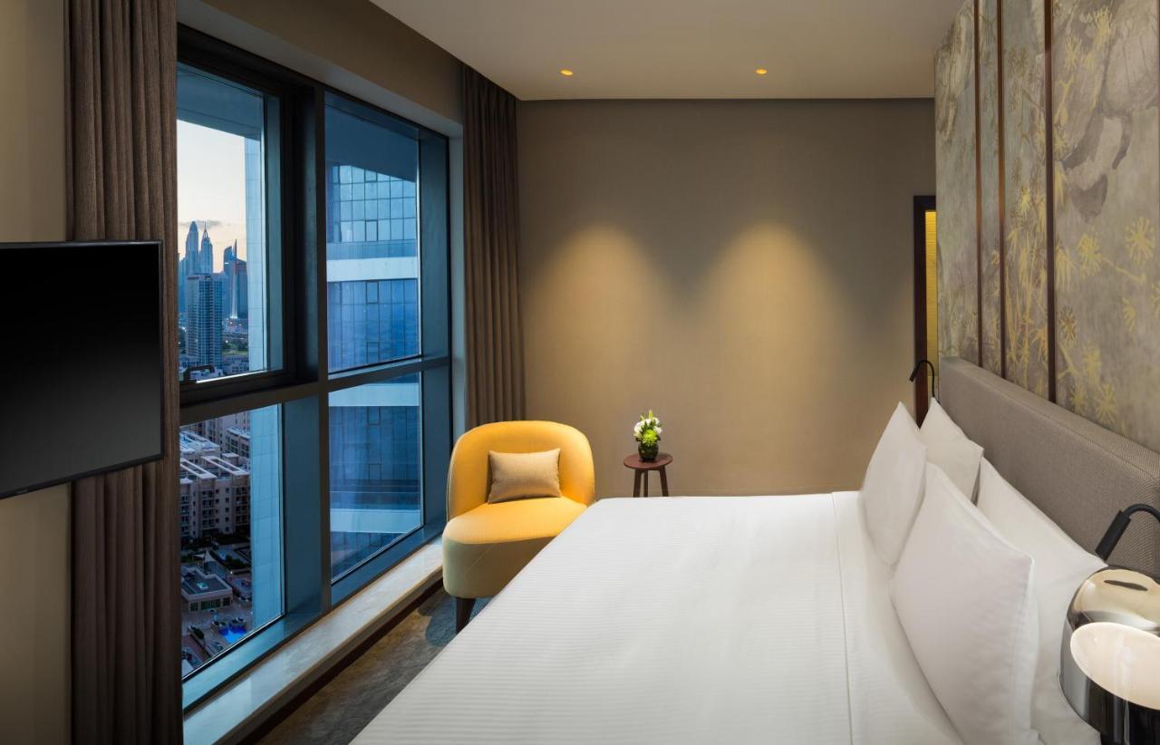 Deluxe Sky One Bedroom Suite Club Access on Food & Beverage outlets on Laundry valid until 30th September 2026