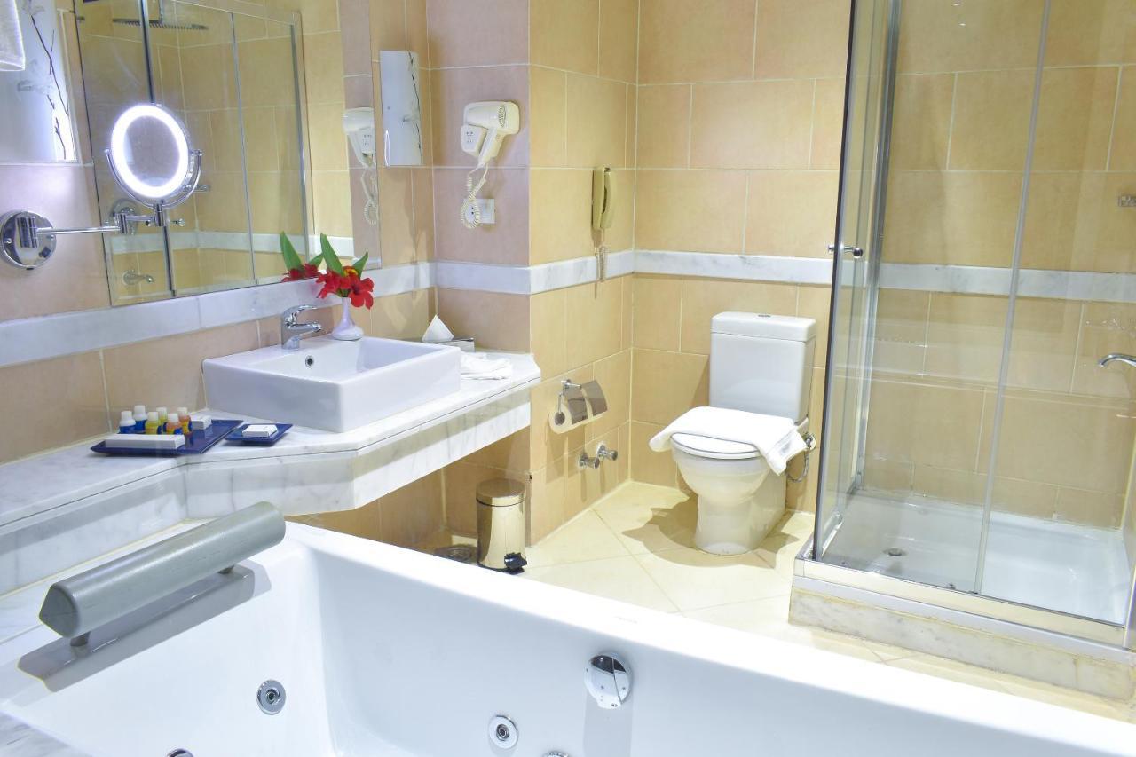 Family Suite Jacuzzi Access to Aqua Park