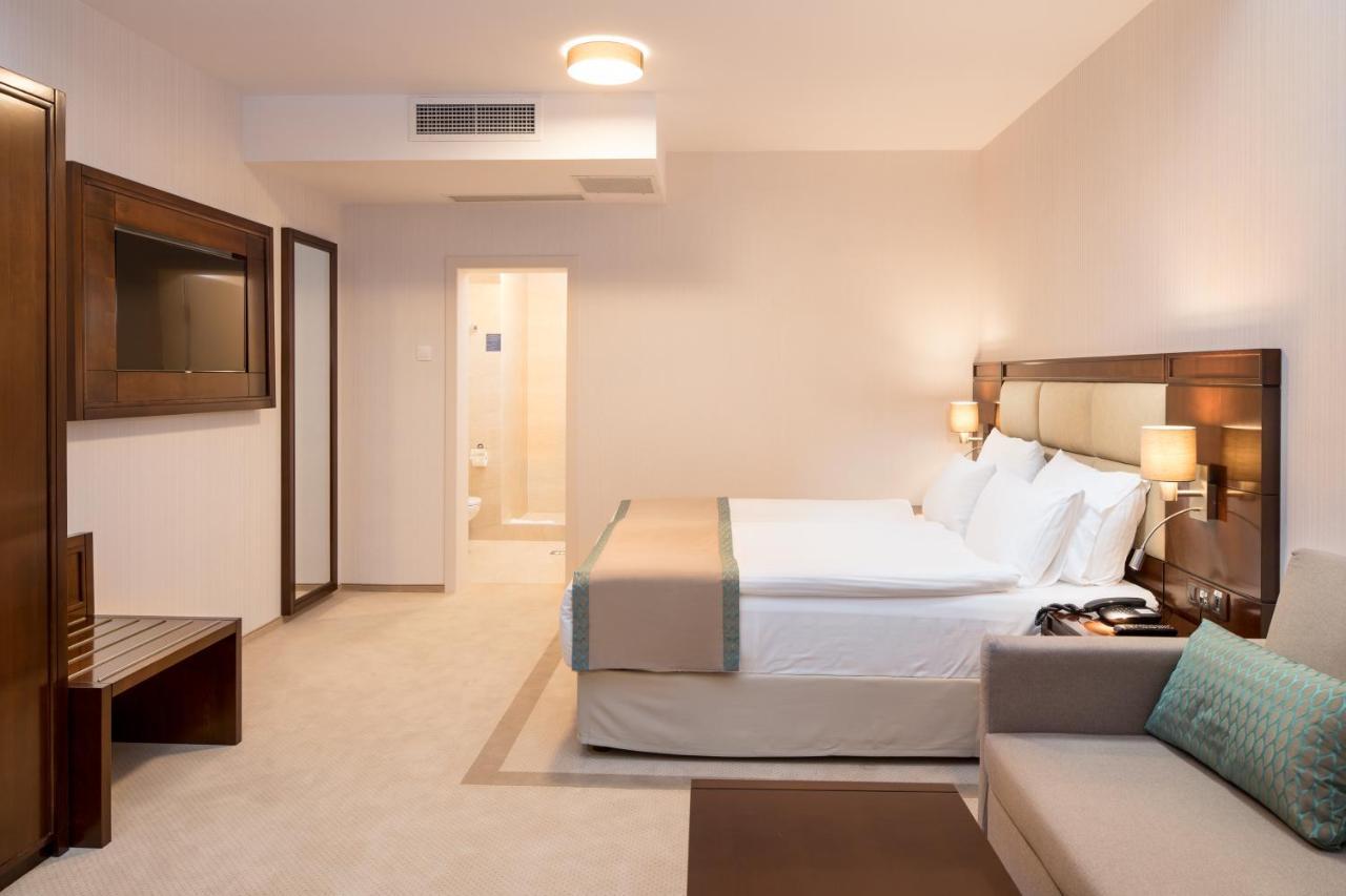 Grand Deluxe Room