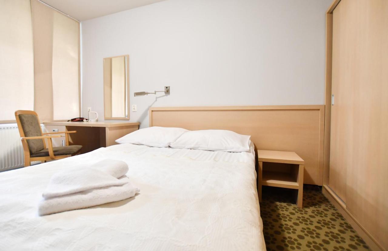 Single Room,974709415:JPEG