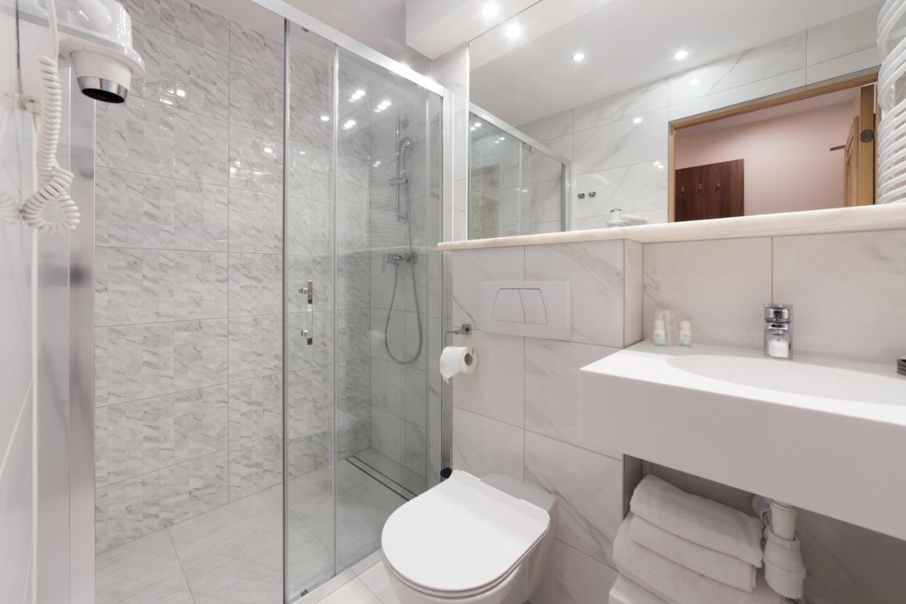 Studio with Spa Bath,1334461559:JPEG