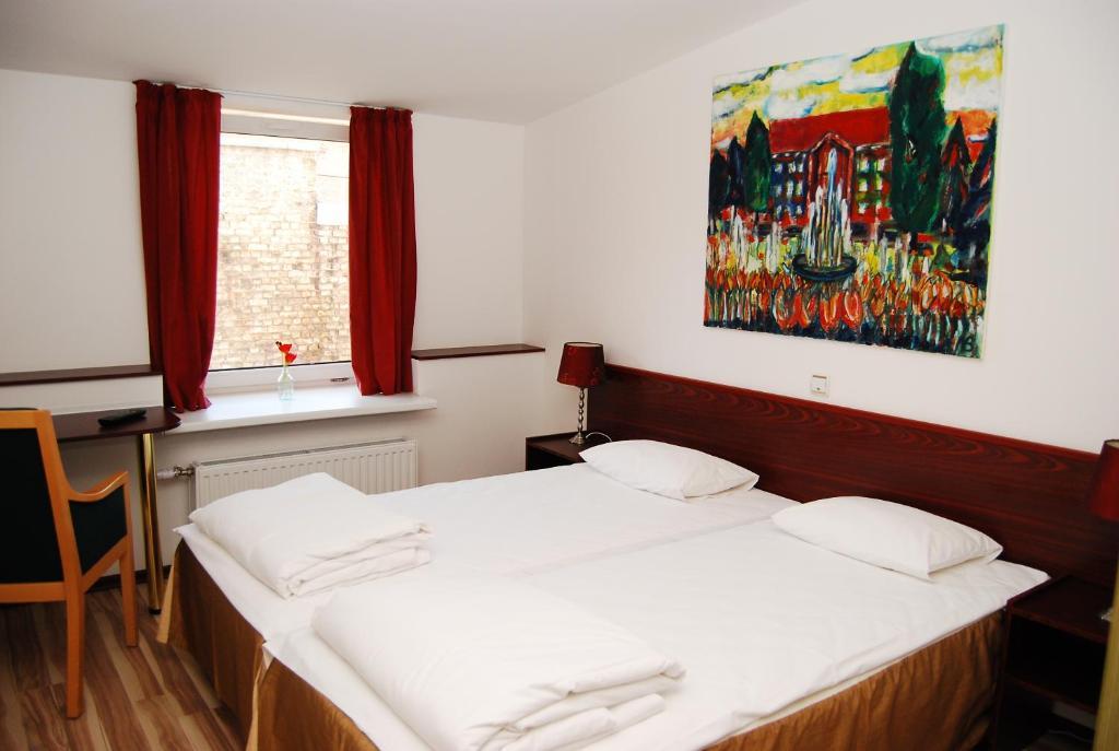 Double or Twin Room,9894877:JPEG