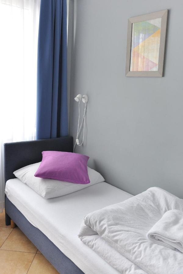 Single Room,980149855:JPEG