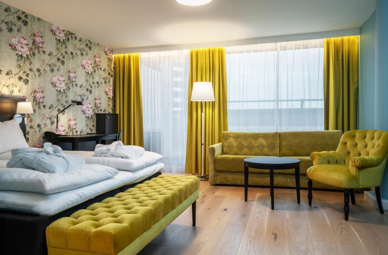 Suite,1091472465:JPEG