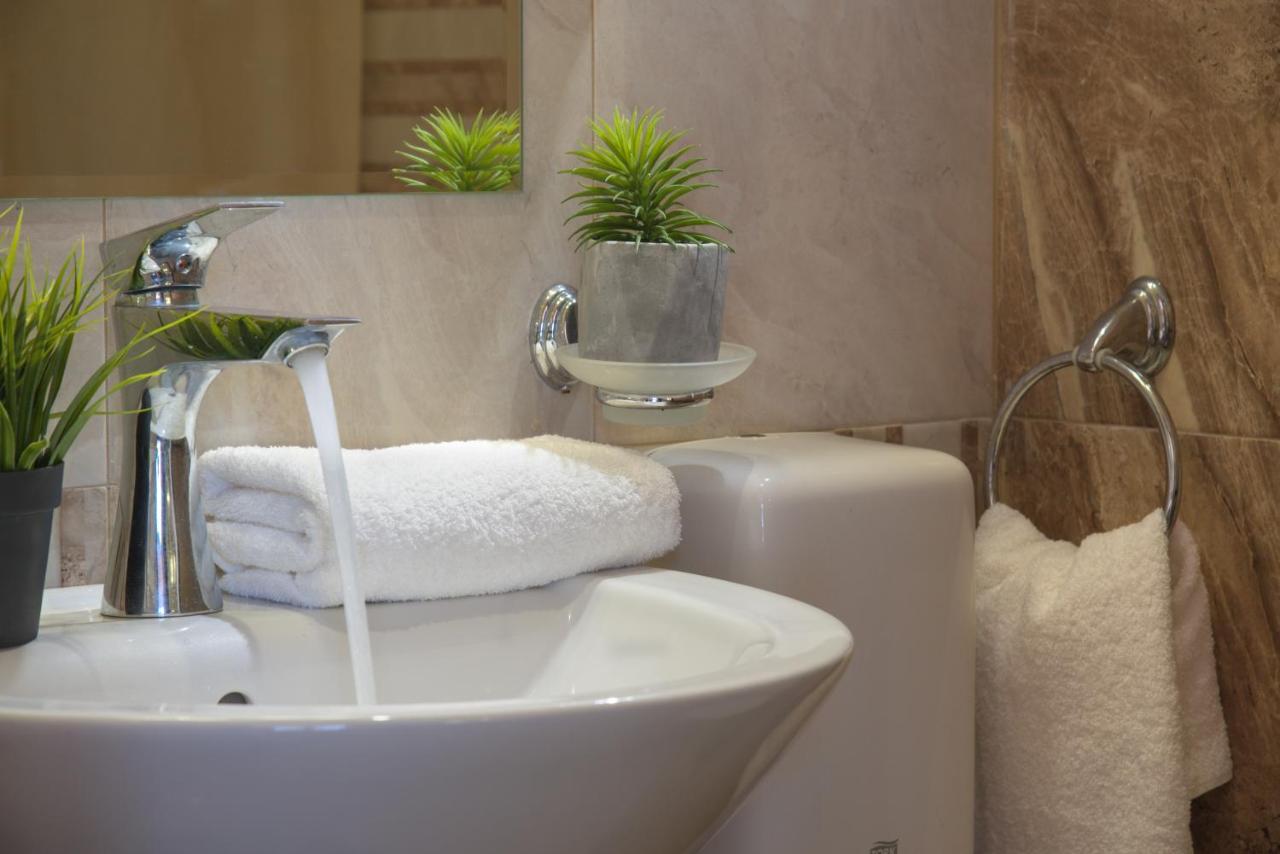 Double or Twin Room,990633550:JPEG