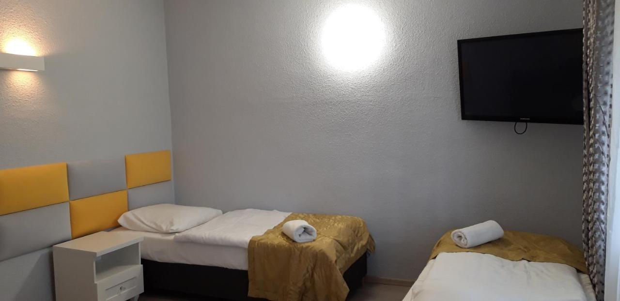 Twin Room,1680582849:JPEG