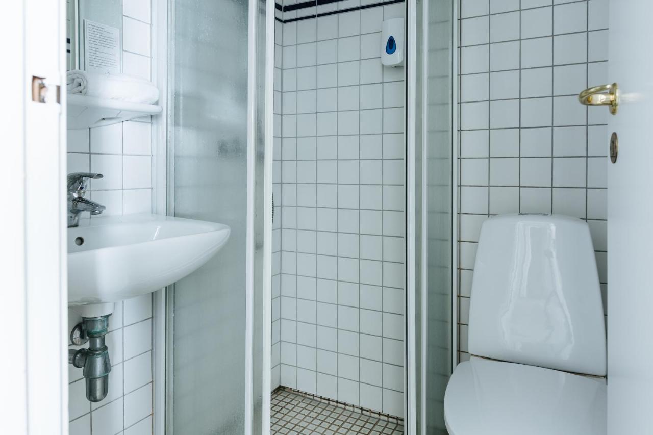 Quadruple Room Bathroom
