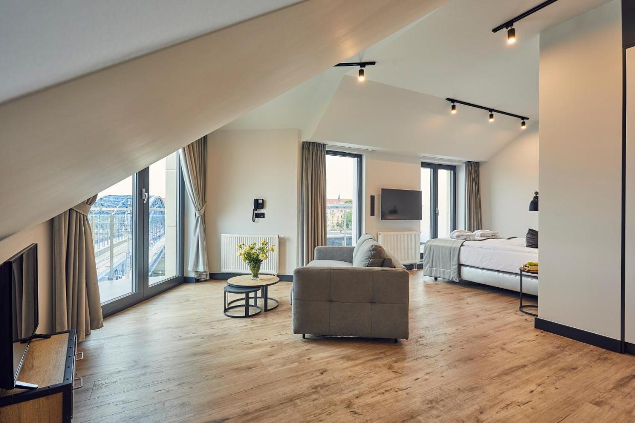 Premium Suite with River View,997765881:JPEG