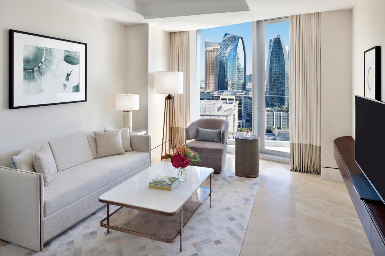 Executive Suite Sky View Exclusive Access to Level 54 Infinity Pool