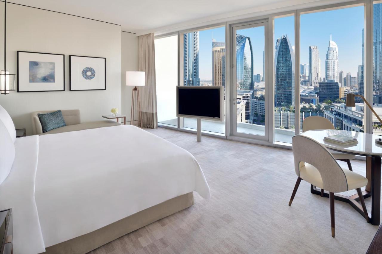 Premier Burj Khalifa View Room – Exclusive Access to Level 54 Infinity Pool